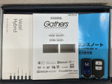 スマートキーは鍵をバッグに入れたままでもドアロックの開閉やエンジンのON・OFFができます。夜間や雨の日も鍵を探さなくて良いので便利です。