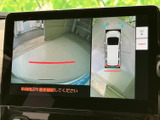 後方の状況をリアルタイムで確認できるため、駐車時の安全性が向上します。狭い場所でも安心して車を操作できます。