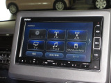 ナビゲーションは純正メモリーナビ(VXM-214VFi)を装着しております。AM、FM、CD、DVD再生、Bluetooth、音楽録音再生、フルセグTVがご使用いただけます。