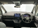 【前方視界】開放的な前方視界!運転がしやすく疲れにくいです♪窓が大きく、見通しがとっても良いおクルマですよ♪