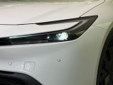 【LEDヘッドライト】悪天候や夜間走行時も良好な視界を確保し安心して運転できる高輝度LEDヘッドライトを装備!点灯速度が早く、消費電力も抑えられています。
