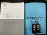 スマートキーは鍵をバッグに入れたままでもドアロックの開閉やエンジンのON・OFFができます。夜間や雨の日も鍵を探さなくて良いので便利です。