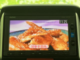停車中に楽しめるTV機能。休憩時間など、リラックスした時間を提供します。旅の時間をより快適にする一台です。