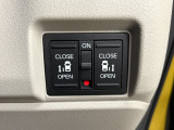 両側電動スライドドア!!荷物で手が塞がる時など簡単にドアの開閉が出来ます!何より力いらずで開閉OK!女性やお年寄りにも優しい♪電動機能はOFFにもできますから元気なお子様の駆け出しも安心!