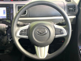 インテリアに合わせたデザインのステアリングは、運転される方のことも考え、運転しやすい形状、大きさです。是非一度、実際に触ってお確かめください。