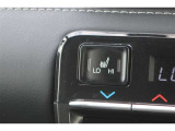 運転席と助手席にシートヒーターが付いています。