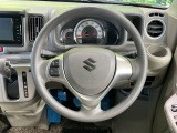 インテリアに合わせたデザインのステアリングは、運転される方のことも考え、運転しやすい形状、大きさです。是非一度、実際に触ってお確かめください。
