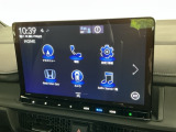 Honda CONEECT対応で、更に便利が広がったナビディスプレーです♪また、フルセグTVの他にDVD/CDプレーヤーを装備♪もちろんFM/AMラジオもお聞きいただけますよ♪
