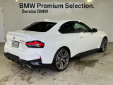 BMW xDriveの魅力は、走行状況と路面状況の変化をリアルタイムに把握し、4輪のトラクションを絶えず最大限に保つことで、どんなコンディションにおいても揺るぎない走りを実現させてくれます。