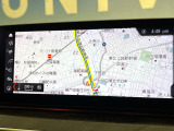 ●純正ナビ:一体感のある大画面ナビは、高級感ある車内を演出してくれます。オーディオ機能の充実だけでなく、視認性にも優れたナビ画面は見やすくストレスのないドライブをサポートしてくれます♪