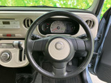 握りやすいステアリングで、快適なドライビングを実現。操作性にも優れ、運転の楽しさを向上させます。