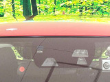 【スマートシティブレーキサポート】低速走行中に前方の車両等を認識し、衝突しそうな時は警報とブレーキで衝突回避と被害軽減をアシスト。より安全にドライブをお楽しみいただけます。