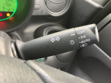 操作しやすいウインカーレバーで、安全な車線変更をサポート。直感的に操作でき、スムーズな運転を可能にします。
