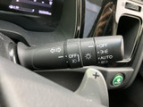 操作しやすい位置に配置されたウインカーレバー。確実な操作感で、安全な車線変更をサポートします。スムーズな運転を後押しします。