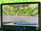 バックモニターで、狭い場所での駐車も安心。安全確認をサポートし、運転の苦手な方にもおすすめです。視認性の高い画面が特徴です。