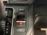 電子制御パーキングブレーキは信号待ちでも便利。いつもより運転がラクになるはずです。