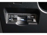 高速道路の利用時に便利なETC。料金所での停車や小銭を探す手間がなくなり快適です♪見た目もすっきりとしたビルトインタイプを装備しています。