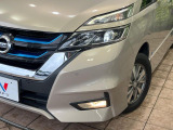 【LEDヘッドライト】悪天候や夜間走行時も良好な視界を確保し安心して運転できる高輝度LEDヘッドライトを装備!点灯速度が早く、消費電力も抑えられています。