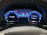シンプルで見やすいメーターです。中央のマルチインフォメーションディスプレイでクルマからの様々な情報をお伝えします!