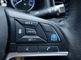 【日産プロパイロット】 高速道路の単調な渋滞走行と長時間の巡航走行で、アクセル、ブレーキ、ハンドルの操作をクルマがアシスト。快適な高速ドライブが楽しめます。