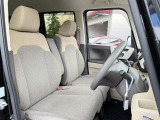 運転席シート廻りは使用感も少なく、良好な状態となっています。前オーナー様が丁寧に使っていたことがよくわかりますね。