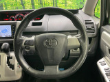 【純正革巻きステアリング】上質な革を使用することで、手にしっかり馴染みとても運転しやすいハンドルです♪