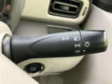 操作しやすいウインカーレバーで、安全な車線変更をサポート。直感的に操作できるので、運転に集中できます。
