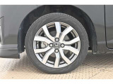 純正なので車に似合うデザインになっていますね。スタッドレスタイヤもご相談下さい。