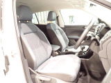 楽な姿勢で座ることが出来るので長時間の運転でも疲れにくいですし体もぶれにくいですよ。