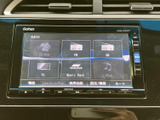 お気に入りの音楽やラジオを快適に楽しめます。高音質で心地よいサウンドが車内を満たし、ドライブをより一層盛り上げます。