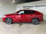 BMW xDriveの魅力は、走行状況と路面状況の変化をリアルタイムに把握し、4輪のトラクションを絶えず最大限に保つことで、どんなコンディションにおいても揺るぎない走りを実現させてくれます。