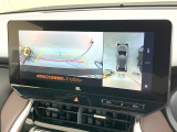 【パノラミックビューモニター】専用のカメラにより、上から見下ろしたような視点で360度クルマの周囲を確認することができます☆死角部分も確認しやすく、狭い場所での切り返しや駐車もスムーズに行えます。