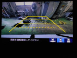 バックカメラの画像です。ガイドラインがスムースな車庫入れをサポートいたします。車庫入れの安心感がアップしますね。