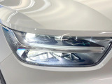 ●LEDヘッドライト:夜間走行時も良好な視界を確保し安心して運転できる高輝度LEDヘッドライトを装備!点灯速度が早く、消費電力も抑えられています。