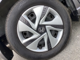 足元が整っていると、車全体がすっきりとした印象になります。丁寧に清掃を済ませており、気持ちよく乗り出せる状態です。まずは実車の雰囲気をご覧ください。
