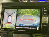 後方の状況を安全に確認できるバックモニター。狭い道や駐車時も、より安心した運転をサポートします。
