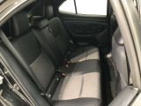 【後部座席】も当然、綺麗・清潔に仕上げております。内装の綺麗なお車は気持ちが良いですし、コンディションのいい車が多いです。これもオススメの1台です。