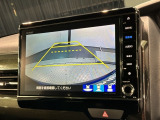 リバースギアに入れるだけで後方の表示へ切り替わります。夜間や雨の日の駐車も楽になりますよ。