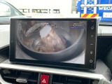停車中にエンターテイメントを楽しめます。長距離移動のお供に、リラックスした時間を過ごせる空間を提供します。