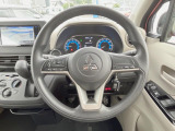 インテリアに合わせたデザインのステアリングは、運転される方のことも考え、運転しやすい形状、大きさです。是非一度、実際に触ってお確かめください。