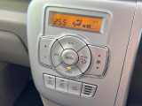 【オートエアコン】一度お好みの温度に設定すれば、車内の温度を検知し風量や温度を自動で調整。暑い&hellip;寒い&hellip;と何度もスイッチ操作をする必要はありません。快適な車内空間には必須の機能ですね♪