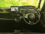 握りやすいデザインで、運転操作を快適に。スムーズなハンドリングで、運転の楽しさを味わえます。