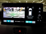 バックカメラの画像です。ガイドラインがスムースな車庫入れをサポートいたします。車庫入れの安心感がアップしますね。
