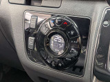オートエアコンで温度を設定するだけで快適な車内環境を維持することができます