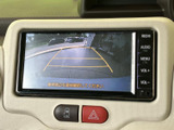 バックモニター付きで、狭い場所での駐車も安心です。安全確認をサポートし、運転の負担を軽減します。
