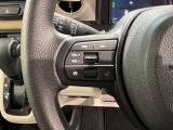 ステアリングにオーディオ操作スイッチが付いています。オーディオ画面に直接タッチしなくても操作が出来ますので、運転に集中できます。