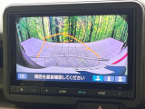 【バックカメラ】駐車時に後方がリアルタイム映像で確認できます。大型商業施設や立体駐車場での駐車時や、夜間のバック時に大活躍!運転スキルに関わらず、今や必須となった装備のひとつです!