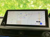 高精細な地図表示で、スムーズなナビゲーションを実現。細部まで鮮明に確認できるので、初めての道でも安心です。