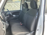 シンプルで使いやすい操作系が特徴です。運転に必要な情報を的確に表示し、安全運転をサポートします。快適なドライブをどうぞ。
