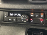 フロント両席にはシートヒーターが付いています!寒い日に便利な装備ですね。